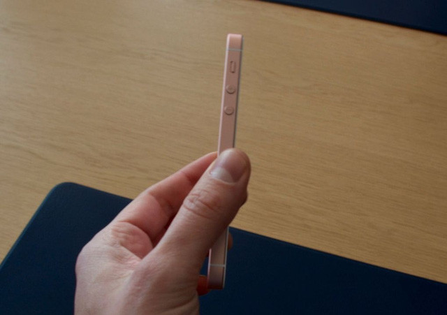 Tuy nhiên, bên trong thiết kế của phiên bản iPhone đời cũ là sức mạnh của dòng smartphone mới của Apple - iPhone 6S.