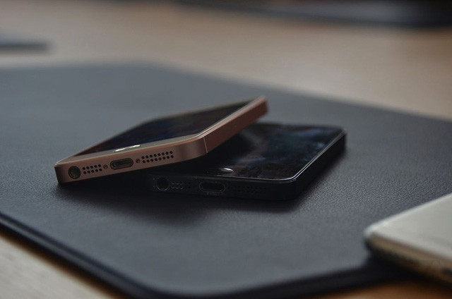 Trải nghiệm của phóng viên The Verge cho thấy thao tác trên màn hình iPhone SE nhanh và mượt như trên iPhone 6S.