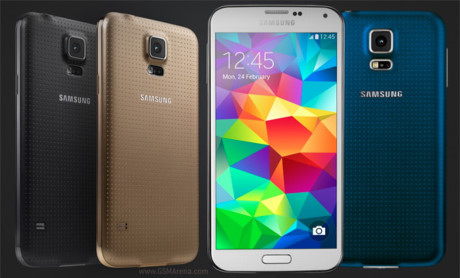 Samsung Galaxy S5. Galaxy S5 vẫn giữ kiểu dáng quen thuộc trên các điện thoại Samsung với nút Home cứng, nắp lưng bằng nhựa và viền nhựa giả kim loại. Tuy nhiên khi so sánh về cấu hình, Samsung Galaxy S5 hứa hẹn mang đến một trải nghiệm "tối tân" hơn nhiều so với các dòng điện thoại tầm trung cùng khả năng chạy tốt các game 3D nặng, cũng như mang đến trải nghiệm giải trí tuyệt vời cùng màn hình AMOLED sáng, rực rỡ. Giá: 7 triệu đồng