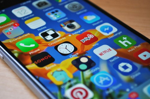 65% người dùng smartphone không tải bất kỳ ứng dụng nào. Mặc dù có tới gần 2,8 tỷ người đang dùng smartphone trên toàn thế giới, thế nhưng theo một thống kê của ComScore, chỉ có 35% người dùng smartphone thực hiện việc tải ứng dụng, 65% còn lại chưa bao giờ làm công việc này.