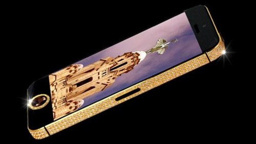 Chiếc điện thoại đắt nhất của Apple có giá 15,3 triệu USD. Nếu là một triệu phú về tiền bạc, hẳn bạn sẽ rất muốn sở hữu chiếc điện thoại iPhone của hãng chế tác Stuart Hughes. Mẫu iPhone 5 này có giá bán lên tới 15,3 triệu USD sau khi được phủ bởi 26 carat kim cương đen.
