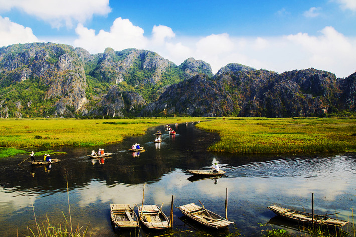 2. Nằm ở phía đông bắc huyện Gia Viễn, tỉnh Ninh Bình, Vân Long là khu bảo tồn thiên nhiên đất ngập nước lớn nhất vùng đồng bằng châu thổ Bắc Bộ. Đây là một khu vực đa dạng về hệ sinh thái, là hiện trường nghiên cứu loài voọc quần đùi lớn nhất của Việt Nam. Ảnh: Gody.