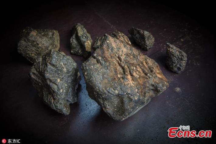 Các chuyên gia về không gian vũ trụ đoán, vật thể này đã bị bật ra khỏi bề mặt mặt trăng từ một quá khứ xa xôi, có thể là do một vụ va chạm với thiên thạch ngoài vũ trụ, và bắt đầu cuộc "du hành " tới trái đất.