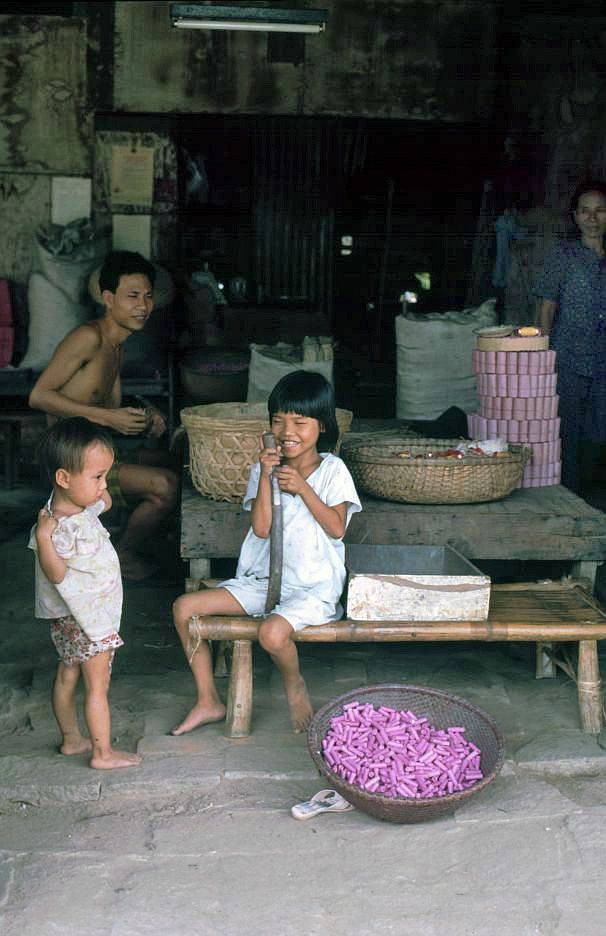 Ngược dòng lịch sử, nghề sản xuất pháo ở Nam Ô đã có từ lâu đời. Đến giữa thế kỷ 19, nghề này phát triển cực thịnh, là nguồn sống chính của rất nhiều hộ dân trong làng. Ảnh: Hpgrumpe.de.