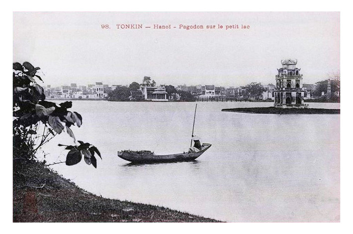 Đầu thế kỷ 20, lòng hồ vẫn là chốn mưu sinh của một số ngư dân Hà Nội. Ảnh tư liệu.