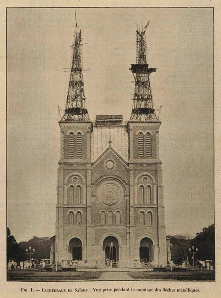 Năm 1895, nhà thờ được xây thêm hai tháp chuông ở mặt trước. Ảnh tư liệu.