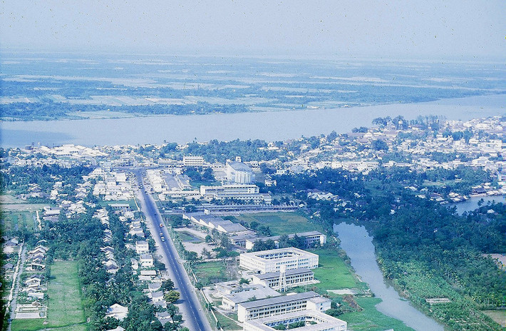 Toàn cảnh thị xã Vĩnh Long năm 1967-1968 nhìn từ máy bay. Ảnh: J.Neal Jednoralski.