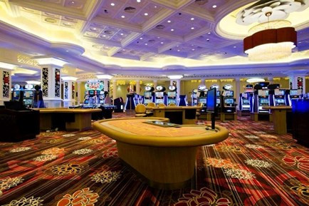 Sau khi hoàn thành, tổ hợp Casino mang phong cách Las Vegas ở Hồ Tràm sẽ có quy mô lớn nhất Việt Nam. Tổng cộng ở đây có 270 bàn chơi bài và 2.500 máy đánh bạc.