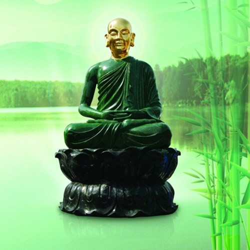 Sử sách ghi lại, lúc sinh thời vua là người rất thông minh hiếu học, đọc hết các sách vở, thông suốt nội điển và ngoại điển. Ông đã viết nhiều tác phẩm có giá trị, nhưng đáng tiếc phần lớn đều đã thất lạc, chỉ còn lại 25 bài thơ chép trong Việt âm thi tập và Toàn Việt thi lục. Ảnh: Tượng ngọc của Phật hoàng Trần Nhân Tông được tôn tạc tại chùa Vĩnh Nghiêm.