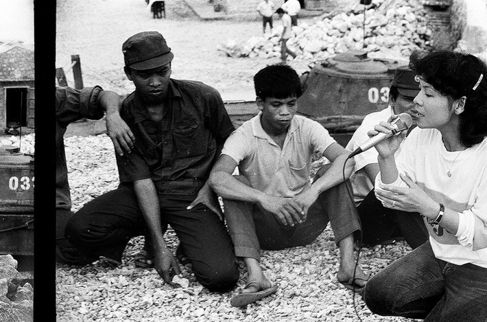 Ca sĩ Thanh Thanh, bóng hồng hiếm hoi trên đảo.