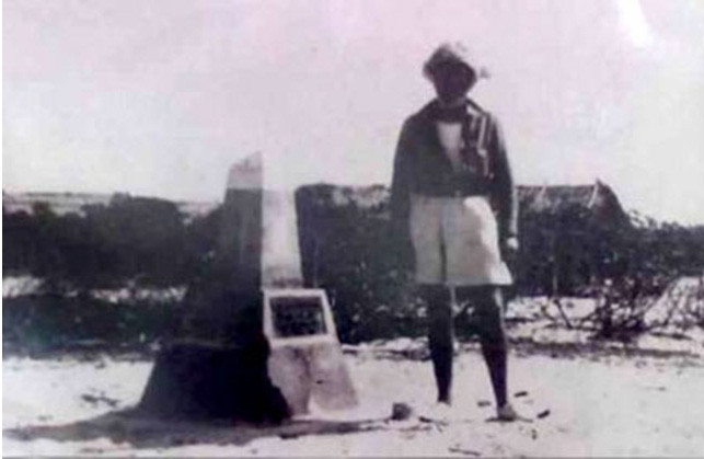Bia chủ quyền do Pháp xây dựng tại Hoàng Sa những năm 1930. Bia này là sự tiếp nối bia chủ quyền được Vua Minh Mạng cho xây dựng tại Hoàng Sa đầu thế kỷ 19.
