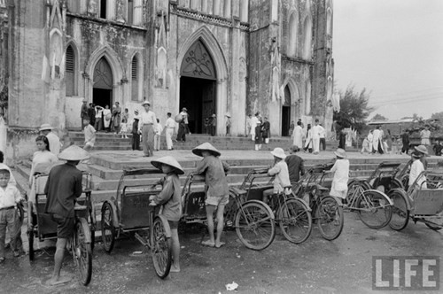 Nhà thờ Lớn trước thời khắc Việt Minh tiếp quản Thủ đô.