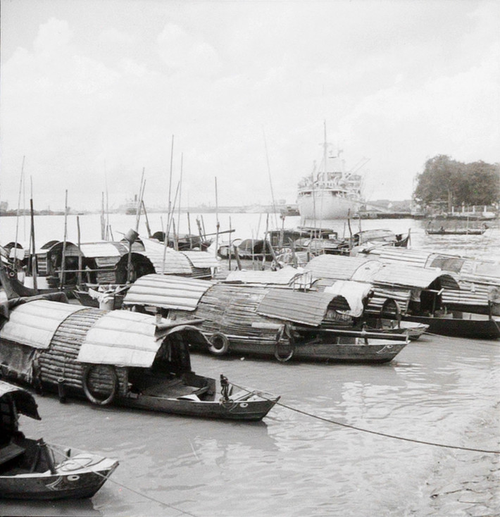 Những con thuyền của dân chài trên sông Sài Gòn.