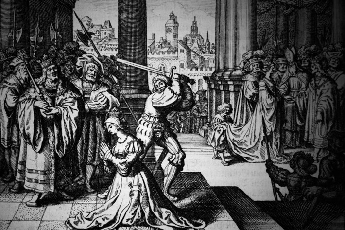 Anne bị hành quyết vào sáng ngày 19/5/1536. Trước khi bị chặt đầu, bà đã nói trước nhiều người rằng: "Hỡi những con chiên ngoan đạo, ta đến đây để chết vì theo pháp luật mà pháp luật lại bắt ta phải chết, thế nên ta không có lời nào phản đối".