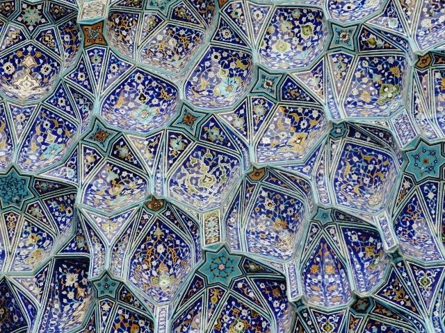 Ngày nay, di sản mà Ibn Abbad để lại cho nền văn hóa của Iran – đất nước kế thừa vương quốc Ba Tư – là rất lớn, trên các lĩnh vực thần học, lịch sử, ngữ pháp, từ điển học, phê bình học thuật và viết nghệ thuật.