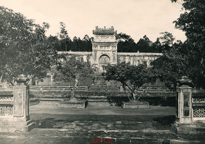 Khu Bửu thành ở lăng vua Tự Đức.