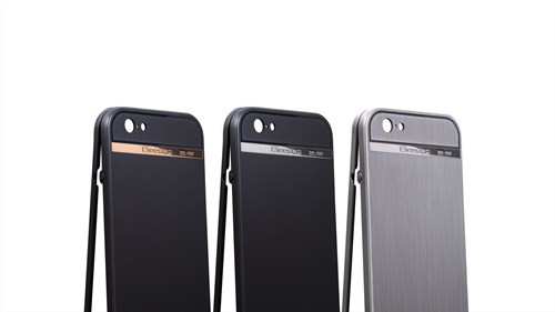 4. Gresso Regal Case Mẫu case bảo vệ này củaGresso sở hữu giá bán chính thức lên tới hơn 1000 USD (khoảng 22 triệu đồng). Phụ kiện độc đáo được làm từ vàng 18K và Titan cấp độ 5 với vẻ ngoài vô cùng sang trọng và bắt mắt. Gresso Regal sử dụng hệ thống khóa từ riêng được Gresso thiết kế.