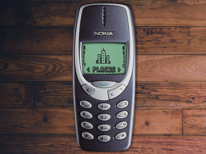 Nokia 3310 điện thoại GSM được công bố ngày 1/9/2000. Sản phẩm đạt 126 triệu chiếc bán ra. Máy có thiết kế nhỏ gọn, chắc chắn với màn hình đơn sắc 84 x 48 pixel. Nokia 3310 tích hợp 4 trò chơi gồm Pairs II, Space Impact, Bantumi và phiên bản rất nổi tiếng Snake II.