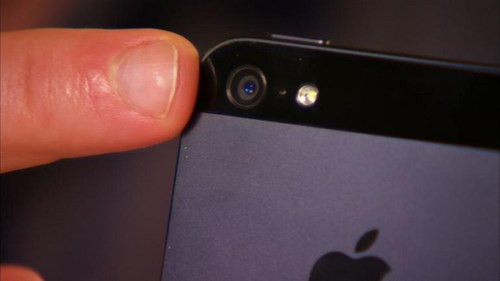 1. Giữống kính của máy luôn sạch sẽ. không chỉ riêng gì iPhone mà tất cả các dòng máy ảnh chuyên nghiệp khác, việc bảo quản và giữ thiết bị trong tình trạng sạch sẽ là vô cũng quan trọng. Việc này không những tăng tuổi thọ cho thiết bị mà còn giúp những bức ảnh chụp bằng iPhone luônđạtđược chất lượng cao nhất.