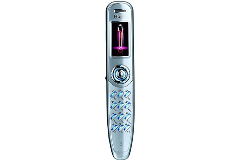 HAIER P7: Hình dáng như cây bút có thể gắn lên túi áo, Haier P7 có kích thước 150x27x18.2mm và nặng 65g, màn hình 128 x 64 pixel. Máy có thể gửi tin nhắn WAP 2.0, SMS, MMS và có kết nối USB, GPRS, WAP và hồng ngoại. Thời gian đàm thoại là 3 giờ, thời gian chờ là 140 giờ.
