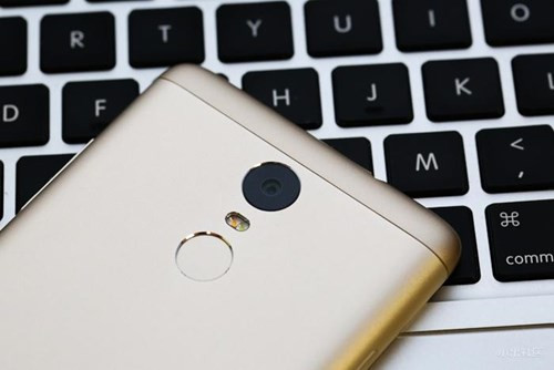 Model 16GB có giá 151USD (hơn 3 triệu đồng), giá của phiên bản 32GB sẽ được công bố sau.