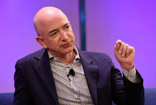 3. Jeff Bezos. Nhà sáng lập, kiêm Giám đốc điều hành tập đoàn thương mại điện tử Amazon (tổng tài sản: 34,8 tỷ USD).