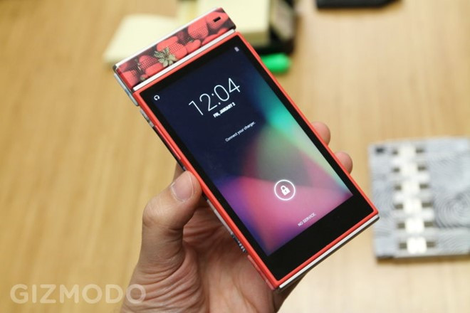 Máy có màn hình độ phân giải 720p, modem 3G và một viên pin tích hợp thời gian chưa đến một ngày.