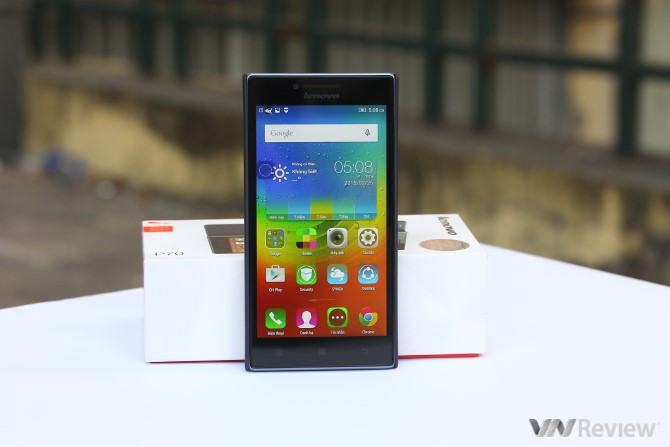 Lenovo P70. Lenovo P70 cũng là smartphone có pin dung lượng lớn với 4.000 mAh và ở tầm giá cao hơn chiếc Lenovo Vibe P1m. Máy gồm màn hình IPS LCD 5 inch độ phân giải HD, bộ vi xử lý MT6752 tám lõi 1.7GHz của MediaTek, RAM 2GB, bộ nhớ trong 16GB (còn khoảng 11GB bộ nhớ trống cho người dùng và có khe cắm thẻ nhớ ngoài tối 32GB), camera sau 13MP có đèn flash, camera trước 5MP, hỗ trợ 2 SIM và chạy Android 4.4 Kitkat. Sản phẩm hiện có giá bán 4,49 triệu đồng.