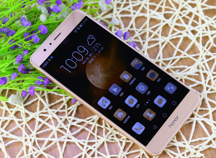 hiên bản cao cấp có độ phân giải 2K (2.560x1.440 pixel), mật độ điểm ảnh 515 ppi.