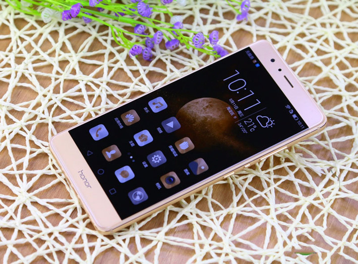 ây chính là smartphone đầu tiên của Huawei được trang bị màn hình 2K.
