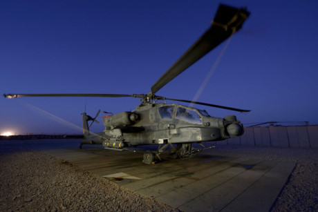 Điểm nổi bật là máy bay được trang bị Radar APG-78 Longbow, theo dõi đồng thời 128 mục tiêu trên không và trên mặt đất trong khu vực rộng 55 km2. (Ảnh: military)