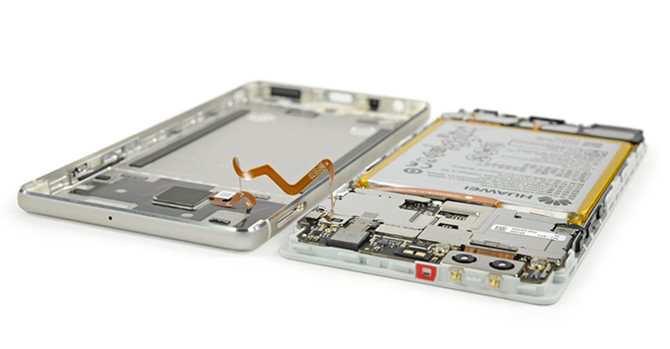 Huawei đặt toàn bộ linh kiện như Pin, cảm biến camera, chip, vi xử lý, main ngay phía sau tấm nền màn hình. Mặt sau chỉ có khung nhôm cùng cảm biến vân tay.