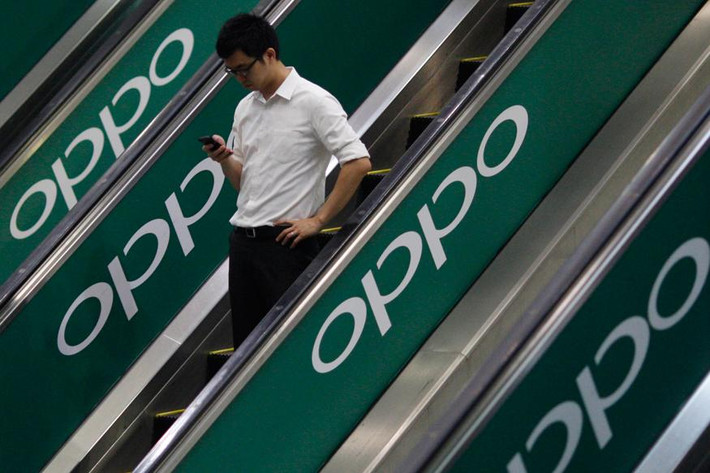 4. Oppo. Oppo đạt doanh số rất ấn tượng trong quý 1 của năm 2016 với 16,1 triệu chiếc smartphone bán ra, tăng 145% so với cùng kỳ năm ngoái. Giống như Huawei và Xiaomi, Oppo đã có sự tăng trưởng mạnh ở thị trường Trung Quốc, xâm lấn vào thị phần của các thương hiệu khác như Lenovo, Samsung và Yulong. Theo Gartner, ở thị trường châu Á, Oppo cũng có sự tăng trưởng tốt tới 199%.