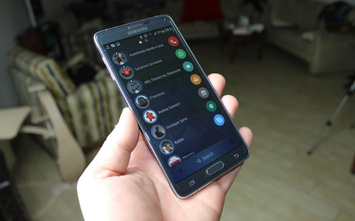 Drupe: gom tất cả các liên lạc vào một danh bạ. Drupe giúp người dùng gom tất cả các liên lạc vào trong một danh bạ. Nó cho phép họ quyết định cách thức liên lạc với một đối tượng cụ thể, chẳng hạn như bằng nhắn tin, gửi tin nhắn qua Facebook hay gọi điện, ... tại một nơi mà không cần mất công chuyển qua lại giữa các ứng dụng. App này được phát hành miễn phí trên Google Play.