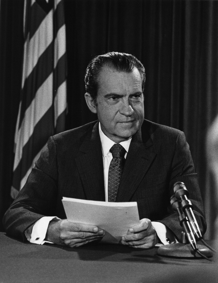 4. Richard Nixon (1913-1994, Đảng Cộng hòa) là Phó Tổng thống thứ 36 của Mỹ. Nhiệm kỳ Phó Tổng thống của ông kéo dài từ ngày 20/1/1953 – 20/1/1961, dưới thời Tổng thống Dwight D. Eisenhower.