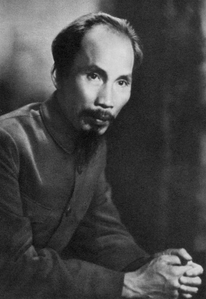 “Trong cách học, phải lấy tự học làm cốt” - Chủ tịch Hồ Chí Minh (1890 - 1969), người sáng lập Đảng Cộng sản Việt Nam, người đặt nền móng và lãnh đạo công cuộc đấu tranh giành độc lập của Việt Nam trong thế kỷ 20.