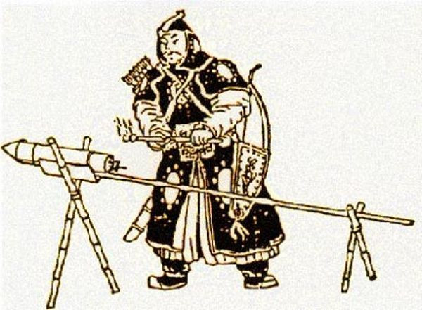 Sau đó, thuốc súng được ứng dụng trong quân sự, với sự ra đời của pháo nhồi thuốc súng, rồi tên lửa làm bằng ống tre hoặc ống giấy bồi hở phần đuôi hoạt động theo nguyên lý phản lực. Loại tên lửa này cũng được bắn lên trời để mua vui, và có thể coi đây là những quả pháo hoa cổ sơ.