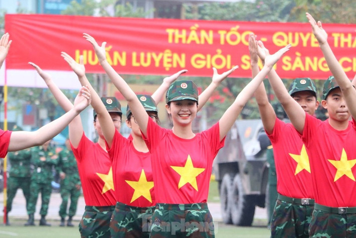Cùng với huấn luyện, sẵn sàng chiến đấu, lực lượng vũ trang tỉnh Nghệ An không ngừng nâng cao đời sống văn hóa, tinh thần.