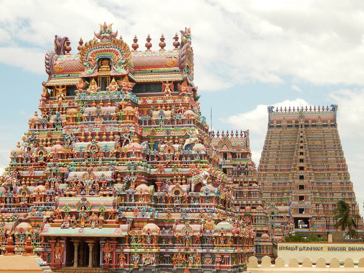 Nằm ở thành phố Tiruchirapalli, Ấn Độ, đền Srirangam được biết đến như một ngôi đền Hindu giáo có quy mô lớn và lộng lẫy bậc nhất thế giới. Ảnh: Wikipedia.
