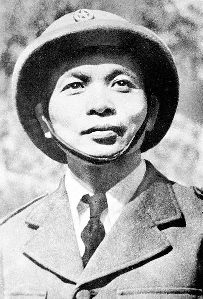 Đại tướng Võ Nguyên Giáp, nhà lãnh đạo quân sự chủ chốt của Việt Minh và là thành viên Ủy ban Khởi nghĩa toàn quốc đảm nhiệm vị trí Bộ trưởng Bộ Nội vụ.