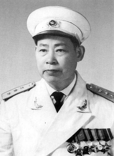 Thượng tướng Chu Văn Tấn (1909–1984) là một tướng lĩnh chủ chốt của Việt Minh trong Cách mạng tháng 8. Là một thành viên của Ủy ban Khởi nghĩa toàn quốc, sau khi cách mạng thắng lợi, ông giữ trọng trách Bộ trưởng Bộ Quốc phòng trong Chính phủ lâm thời Việt Nam Dân chủ Cộng hòa. Ông là một trong 9 Thiếu tướng đầu tiên của Quân đội nhân dân Việt Nam được phong năm 1948 và cũng là một trong 2 Thượng tướng đầu tiên.