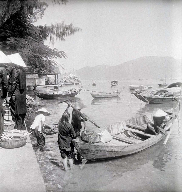 Quang cảnh tại một bến thuyền bên sông Hàn, Đà Nẵng năm 1955.