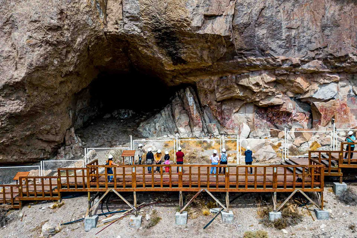 Nằm bên trong Vườn quốc gia Francisco P. Moreno ở tỉnh Santa Cruz, Argentina, Cueva de las Manos hay "hang động có hàng nghìn bàn tay" là một chứng tích lịch sử quan trọng về đời sống của người tiền sử ở Nam Mỹ. Ảnh: La Ruta Natural.