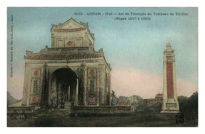 Nhà bia ở lăng vua Tự Đức.