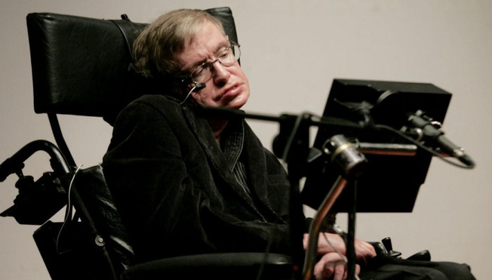 3. Làm việc chăm chỉ. Huyền thoại Stephen Hawking chia sẻ rằng khi bắt đầu làm việc một cách chăm chỉ, ông nhận ra rằng mình trở nên yêu công việc của mình hơn. Càng làm việc hăng say, ông càng khai mở nhiều lĩnh vực nghiên cứu mới và tiếp thêm hứng thú cho sự nghiệp của mình. Ảnh: Newshub.