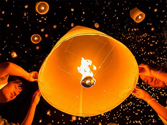 Lễ hội thả đèn lồng tại Chiang Mai, Thái Lan. Ảnh: Sherry Zhao.