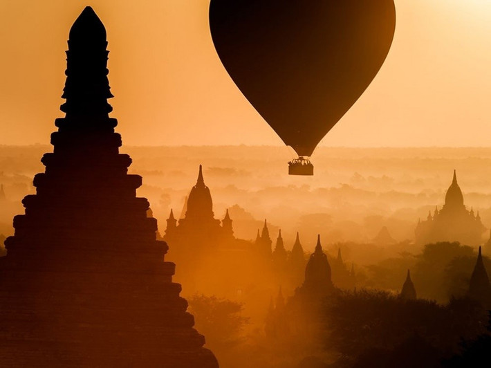 Mặt trời mọc ở vương quốc Bagan, Myanmar. Ảnh: Andy Ferrington/National Geographic.