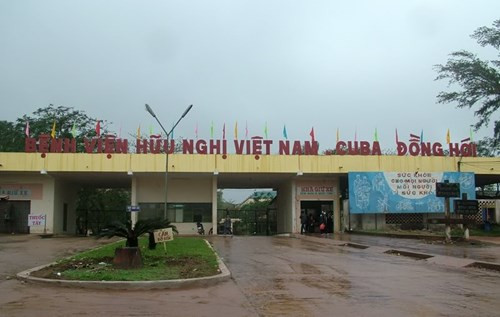 Bệnh viện Hữu nghị Việt Nam – Cu Ba Đồng Hới ở Quảng Bình là biểu tượng của tình đoàn kết giữa hai nước Việt Nam - Cuba, được nước Cộng hoà Cuba xây dựng theo hình thức viện trợ và hoàn thành ngày 09/09/1981. Ảnh: Vinact.com.vn