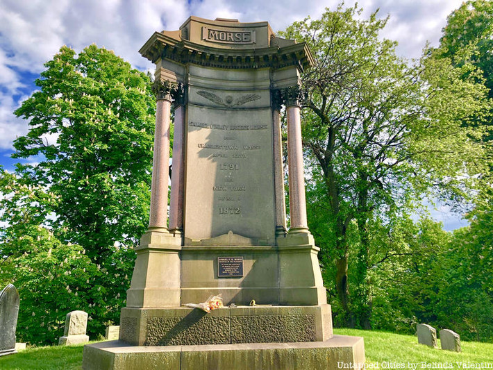 Về phần Samuel Morse, ông đã qua đời trong sự giàu có và nổi tiếng tại thành phố New York vào ngày 2/4/1872, hưởng dương 80 tuổi.