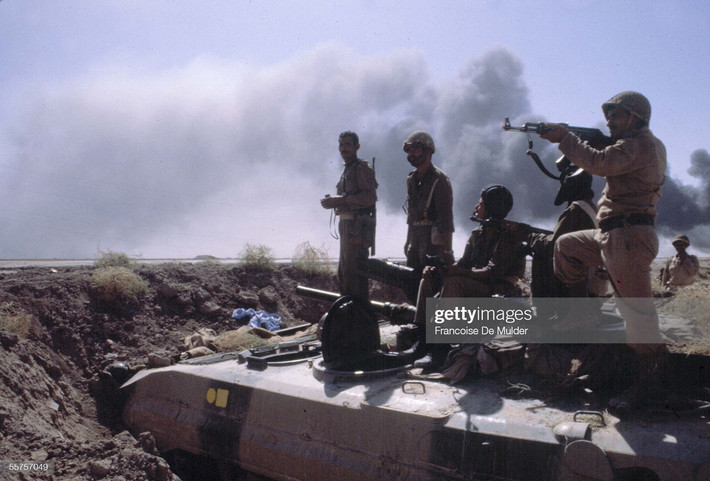 Binh sĩ Iraq tác chiến tại thành phố Khorramchahr (Iran) năm 1980, trong cuộc chiến tranh Iran - Iraq. Quân đội Iraq chiếm Khorramchahr ngày 26/10/1980 và quân đội Iran tái chiếm thành phố này ngày 24/5/1982. Ảnh: Francoise De Mulder/Getty Images.